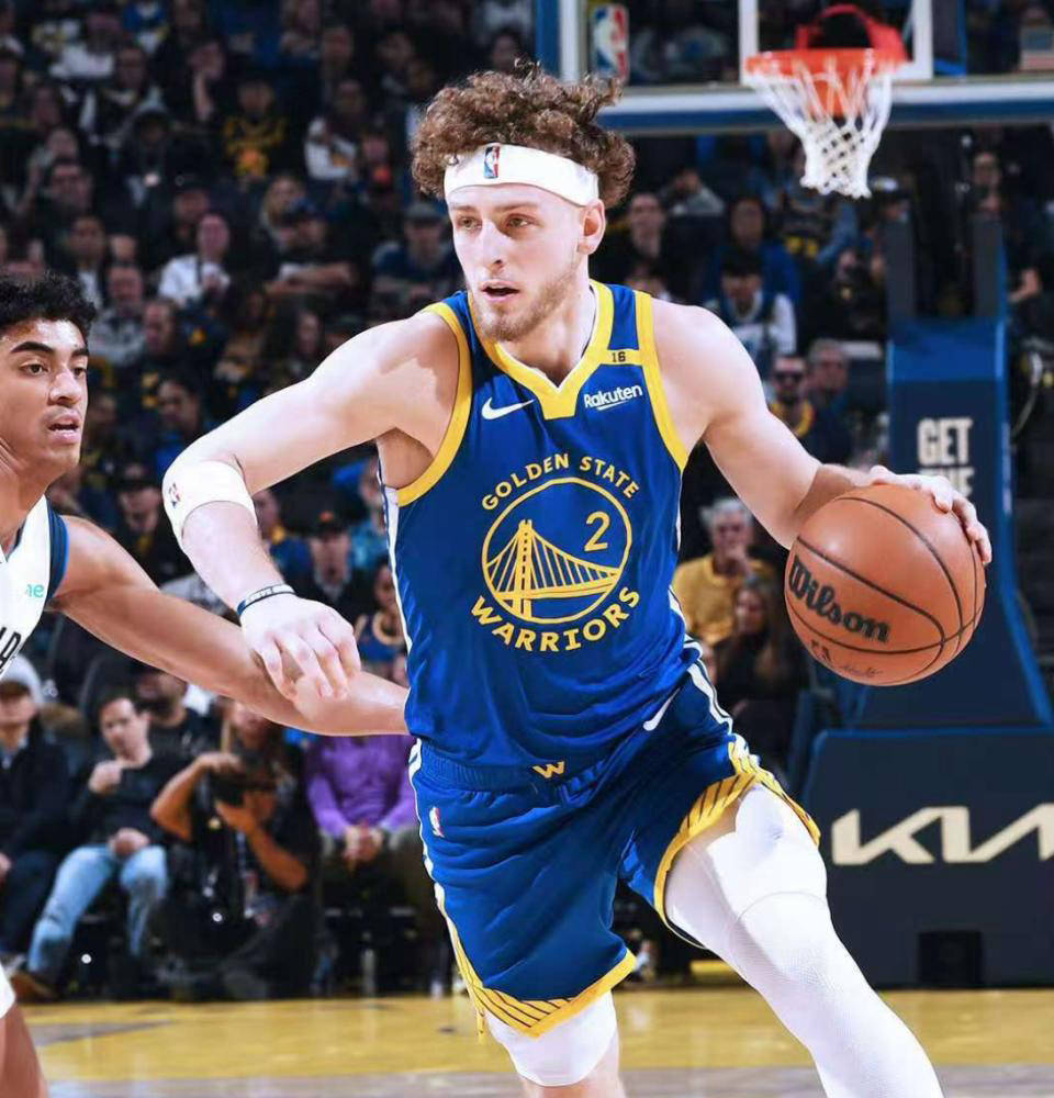 NG体育关于比赛规则变更引发热议！，莱万多夫斯基在独行侠比赛中大比分获胜气势如虹延续的信息